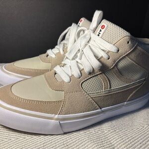 Airwalk men’s size 8.5 khaki suede high top skateboard sneakers